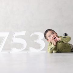 変顔をする男の子