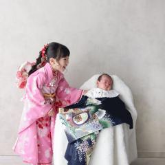 着物を着たきょうだいの写真