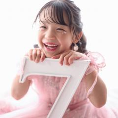 ピンクのドレスのおんなのこ