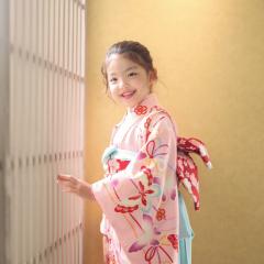 着物をきているおんなのこ