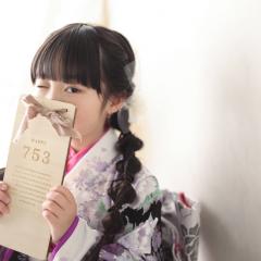 七五三のおんなのこ