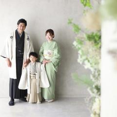 みんなで着物を着て家族写真