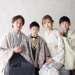 みんなで着物を着て家族写真