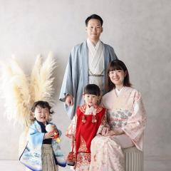 みんなで着物を着て家族写真
