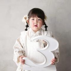 七五三の3を持つ女の子