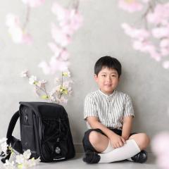 ランドセルと一緒に入学記念撮影