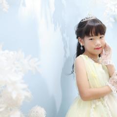 ドレスを着たおんなのこ