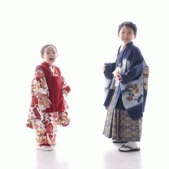 着物を着たきょうだい