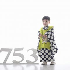 被布を着た男の子と753のブロック