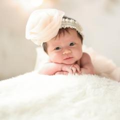 うつぶせをするあかちゃん