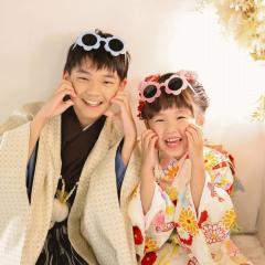 きょうだいで頭にサングラス