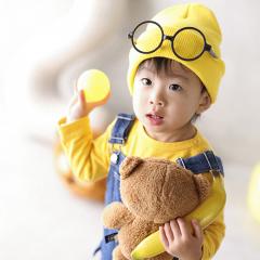 黄色い服を着たおとこのこ