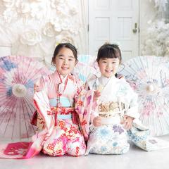 着物着た姉妹で記念撮影