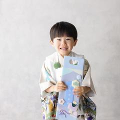 ちとせあめを持つおとこのこ