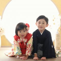 和室で仲良く記念撮影