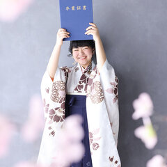 卒業証書と一緒に撮ったよ
