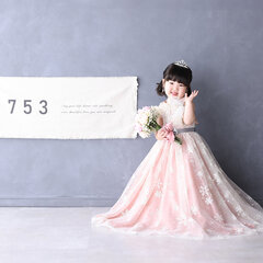 ピンクのドレス着て写真撮ったよ